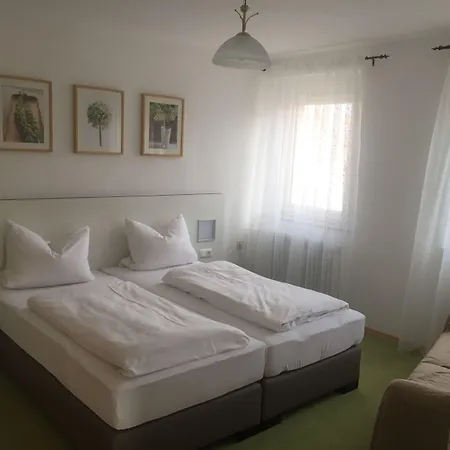 Hotel Landgasthof Zum Schwarzen Adler 3*